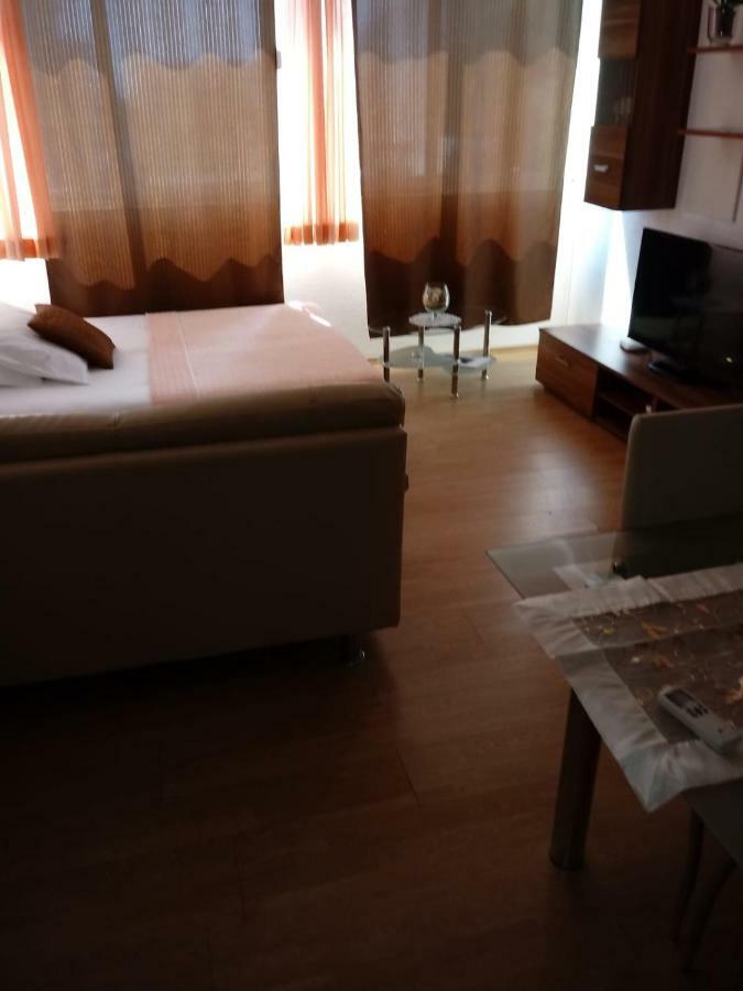 Apartments Centar - Mirjana Makarska Bagian luar foto