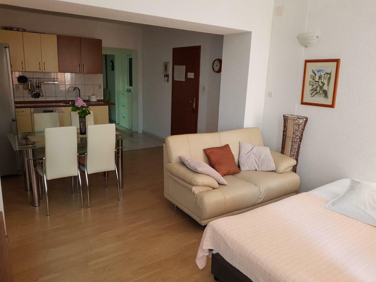 Apartments Centar - Mirjana Makarska Bagian luar foto